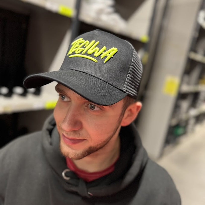 Tegiwa Trucker Script Logo Black Cap