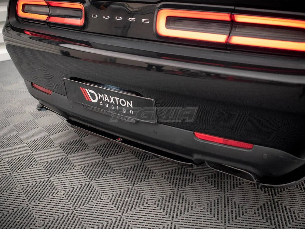Maxton Design Central Rear Splitter Dodge Challenger RT MK3 Facelift 2014-