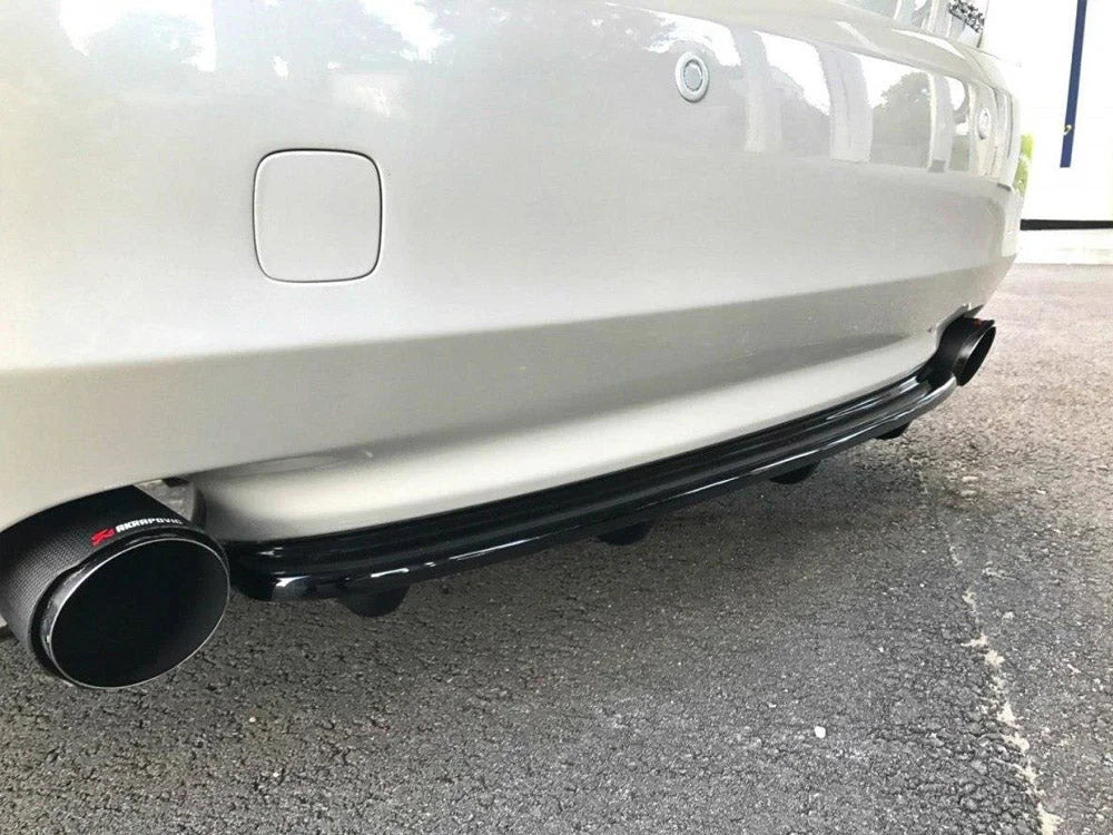 Maxton Design Central Rear Splitter Lexus GS 309 MK3 Facelift With Vertical Bars