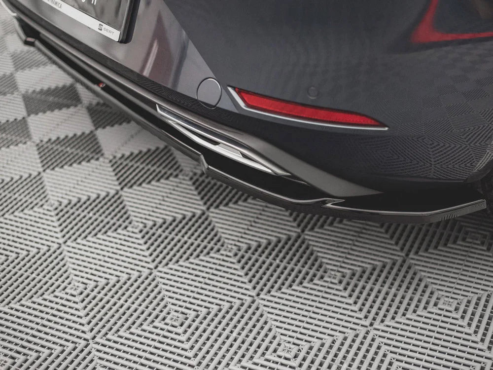 Maxton Design Central Rear Splitter Seat Leon FR Hatchback MK4 2020-